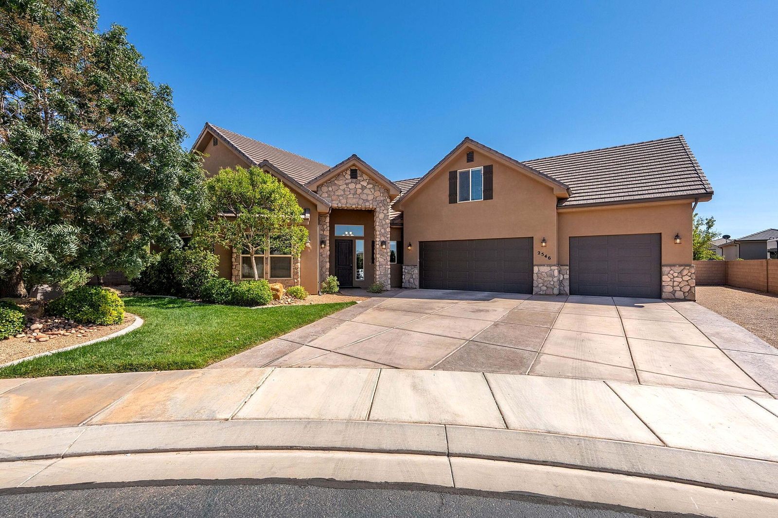 2546 E 3000 S Cir, St. George, UT — home exterior